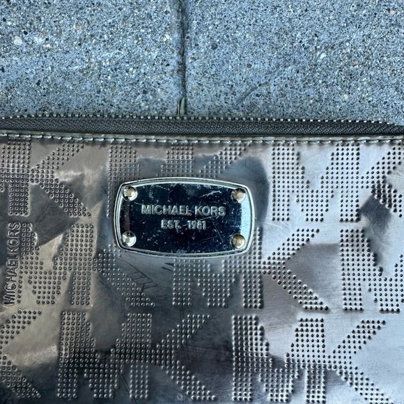 Michael Kors Metallic Logo Wallet - Picture 2 of 10